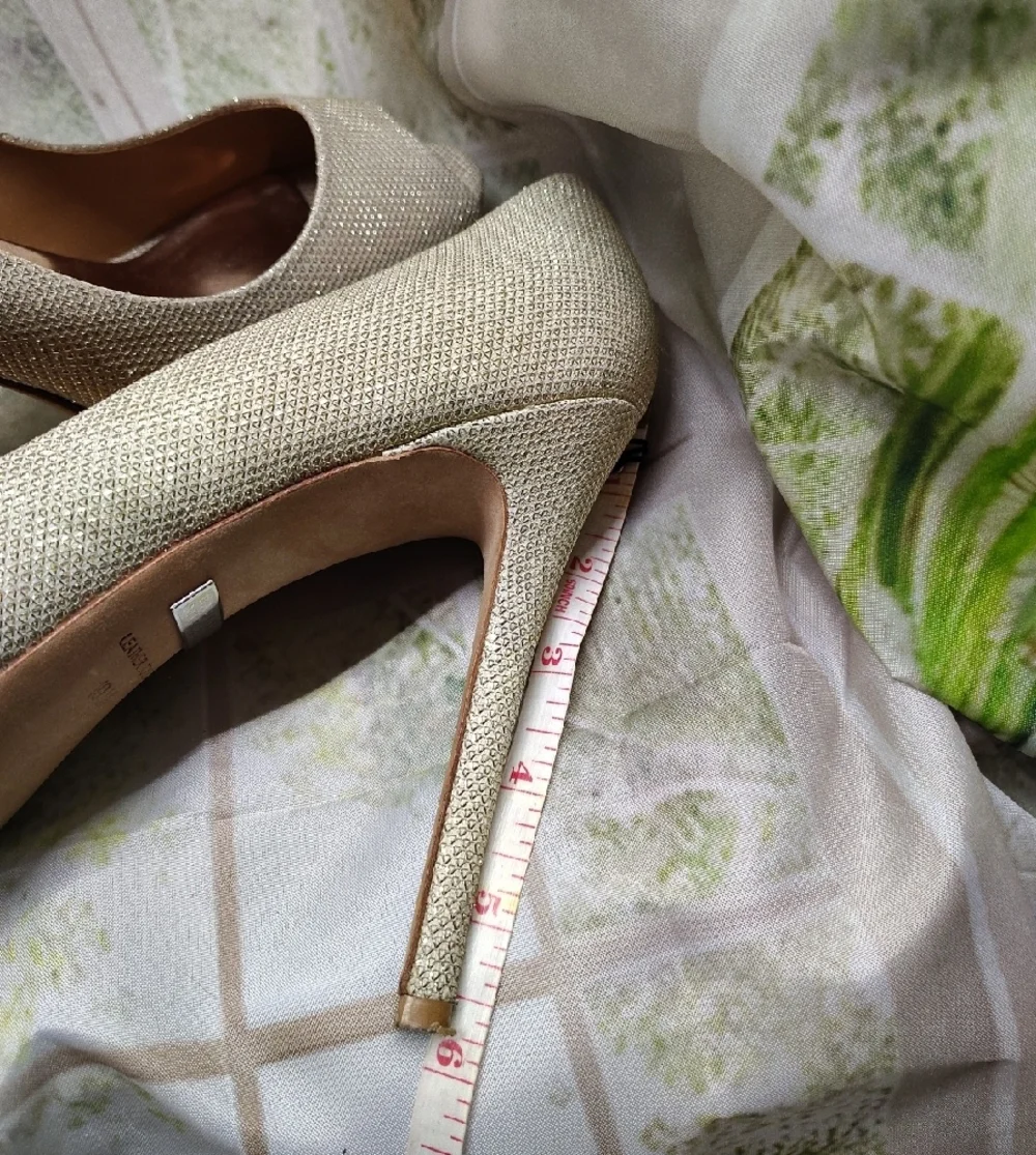 Badgley Mischka Gold Peep-Toe High Heel Pumps Sz. 10